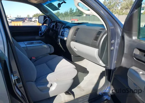 2008 Toyota Tundra Base 5.7L V8 z USA, uszkodzony, nr VIN 5TFRV54158X062201